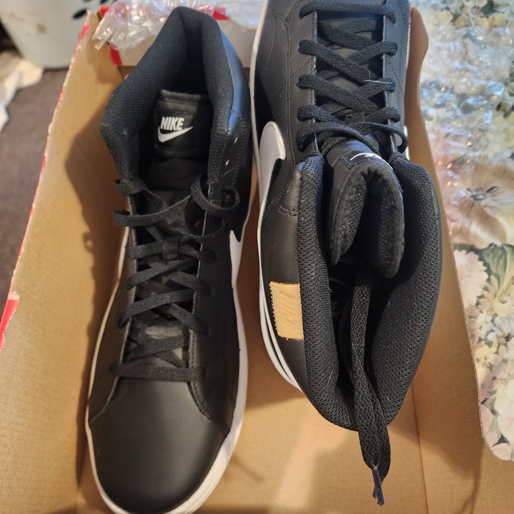 Nike Men's Black and White High-Top Sneakers